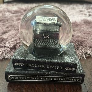 Taylor Swift THE TORTURED POETS DEPARTMENT SNOWGLOBE AUTHENTIC